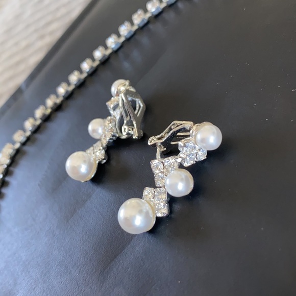 Faux pearl and diamond earring and necklace set - Picture 2 of 5